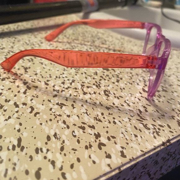 pink glasses frames 🐼🐼🐼 - Picture 3 of 7